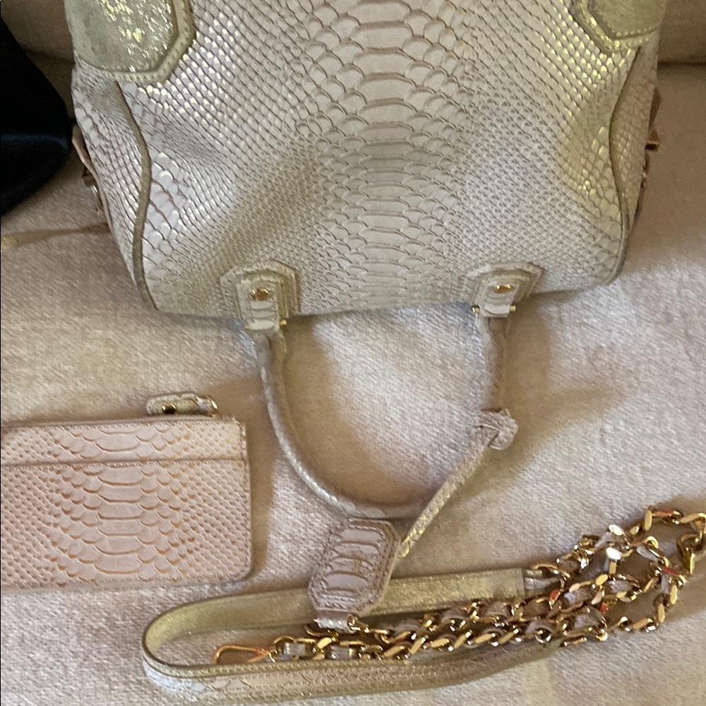 Alice & Olivia Elegant Snake-Embossed Handbag chain strap, coin bag & dust bag - Picture 14 of 15